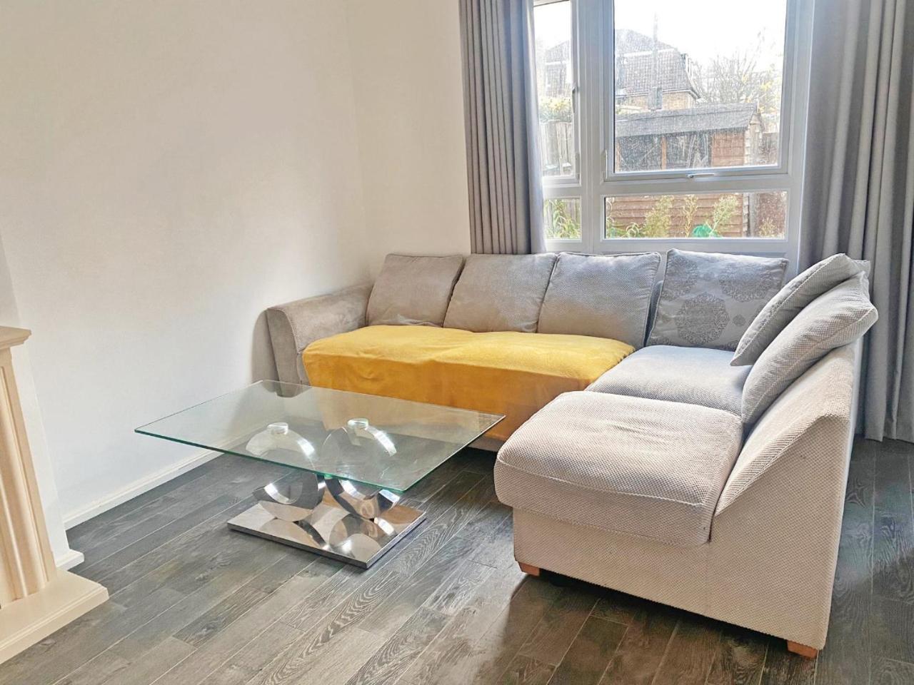 Lovely Bedroom Battersea Alloggio in famiglia