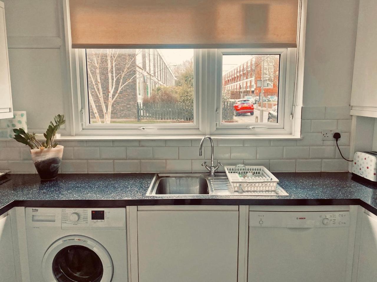 Lovely Bedroom Battersea Privatunterkunft London